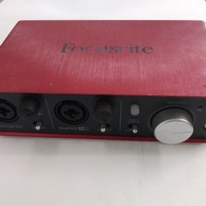 Focus Rite Scarlett 2i2 mic preamp